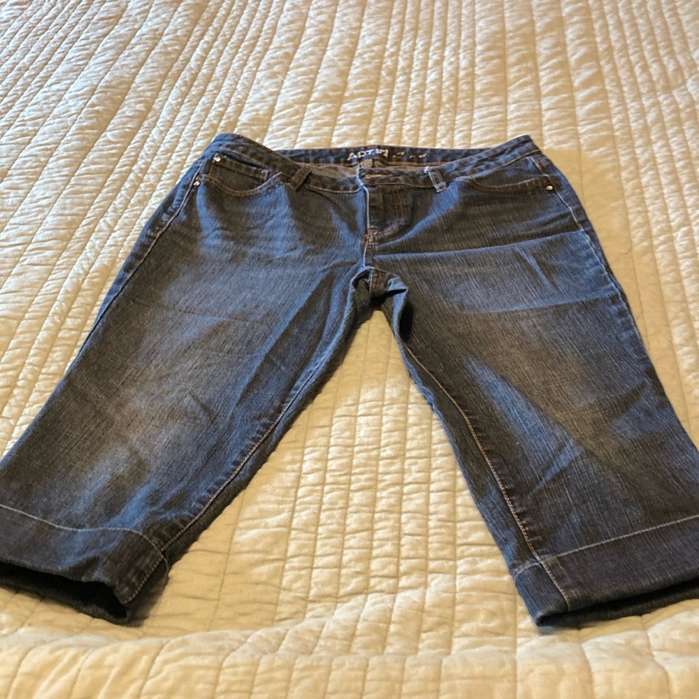 Apt 9 Jean capris size 12P.  Stretchy cotton.